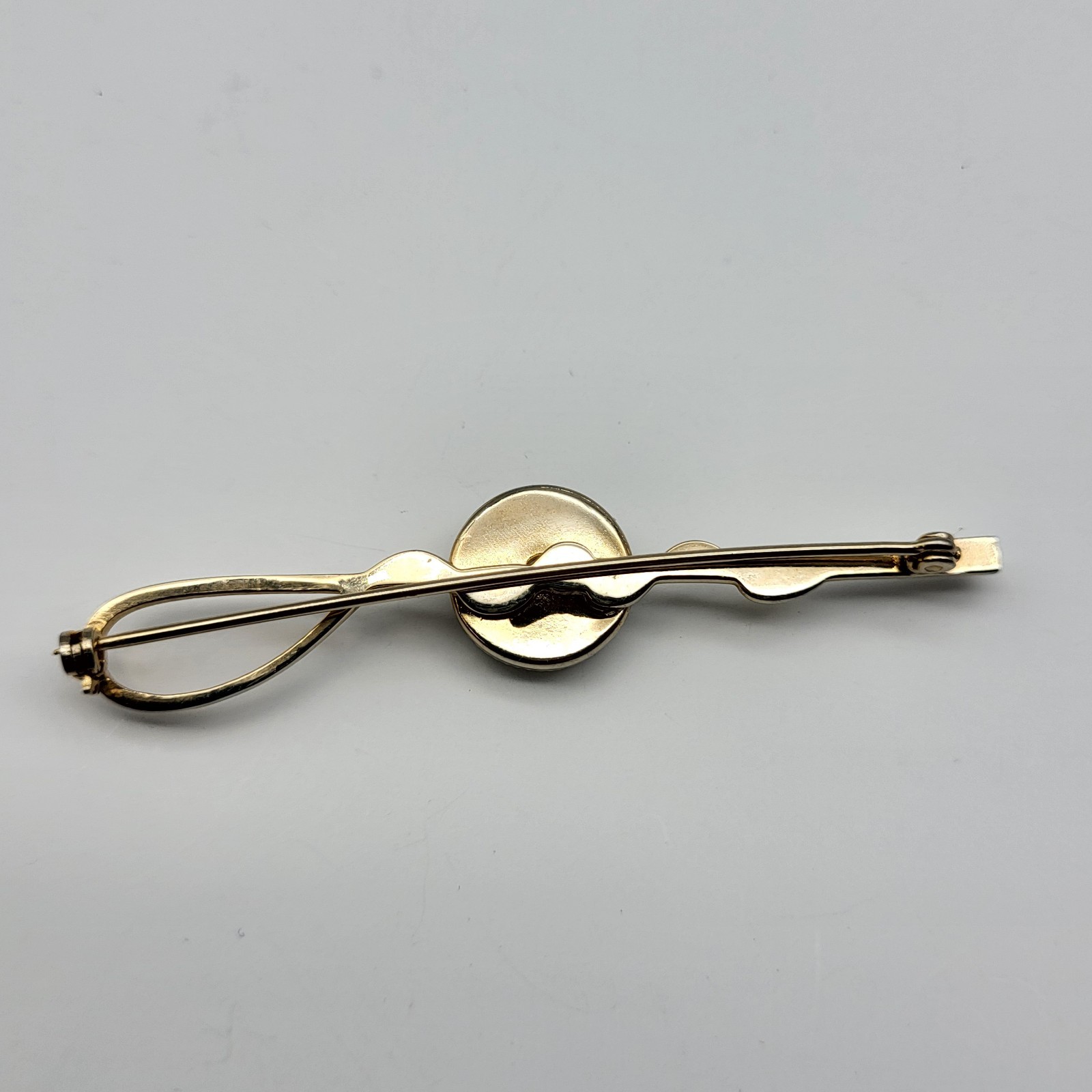 Lovely Essex crystal horse equestrian tie pin riding crop vintage reverse carved