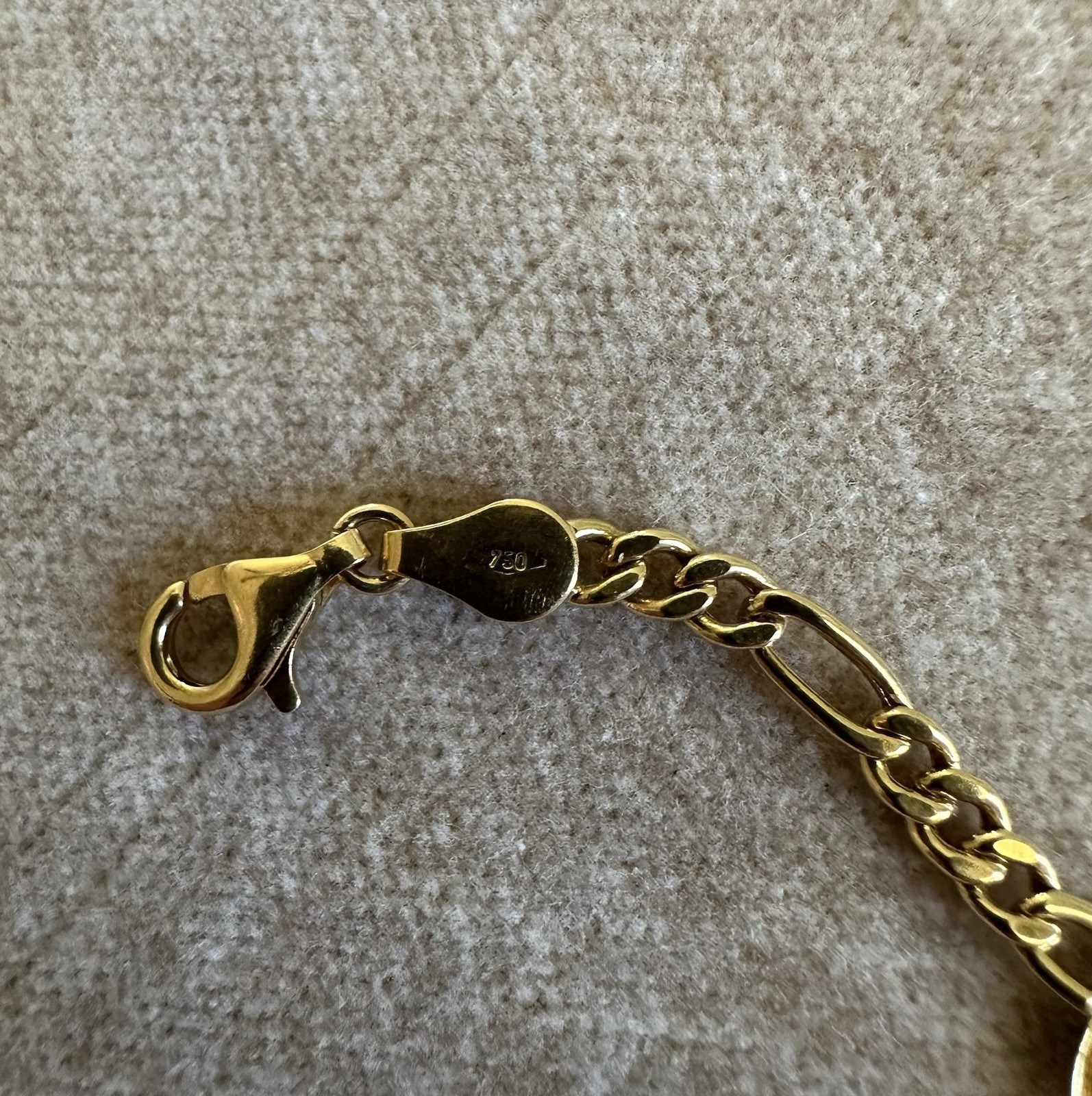 Vintage 18K Yellow Gold Italian Woman Cameo Figaro Chain Bracelet, 8 Inches