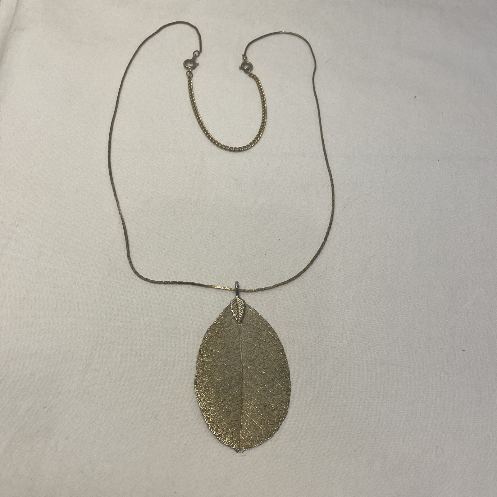 Delicate Burnished Gold Filigree Leaf Pendant Necklace 17.5-22.5″