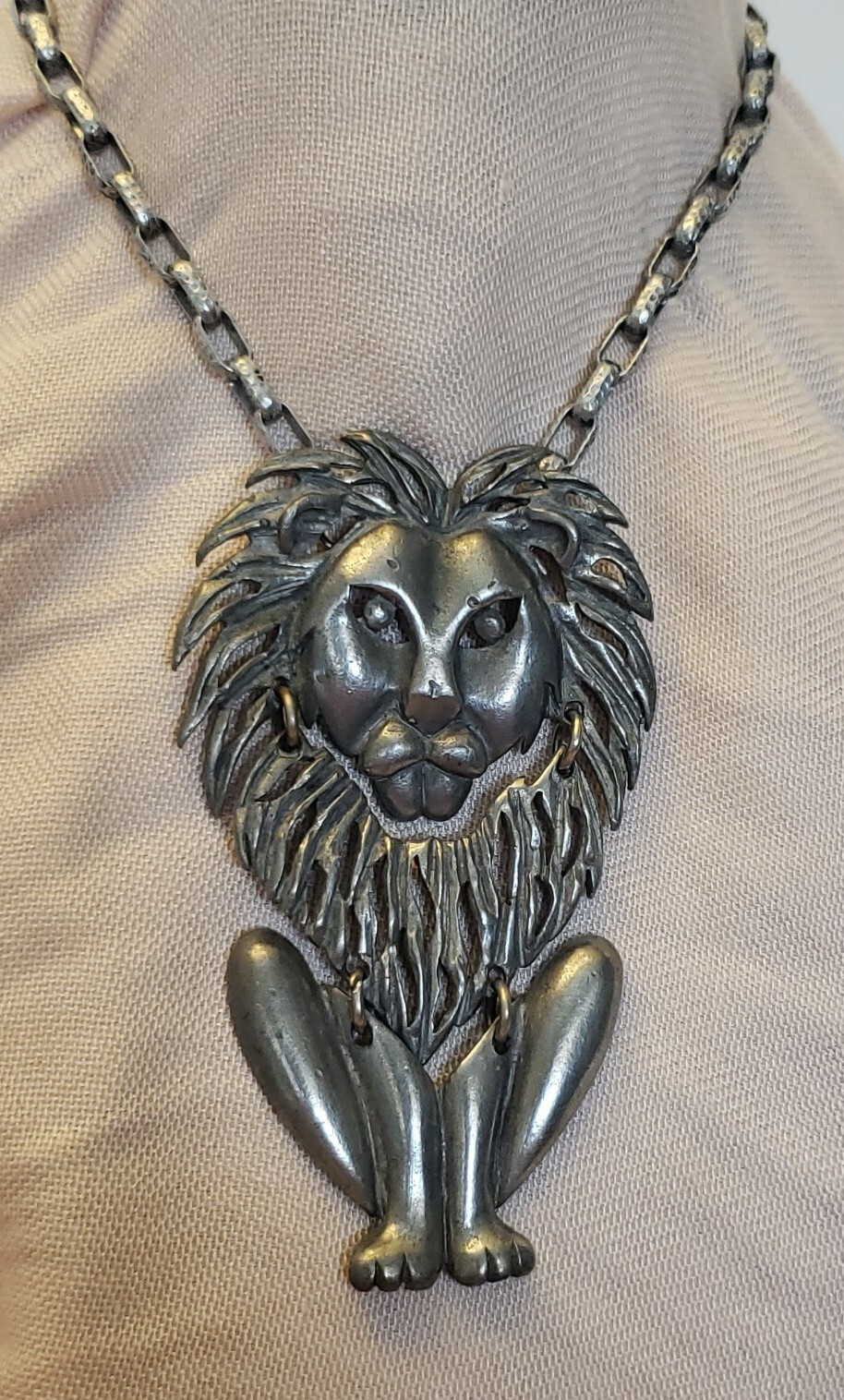 Vintage Articulated 3.5″ Sitting Lion Silver Tone Pendant 20″ Thick Chain LEO