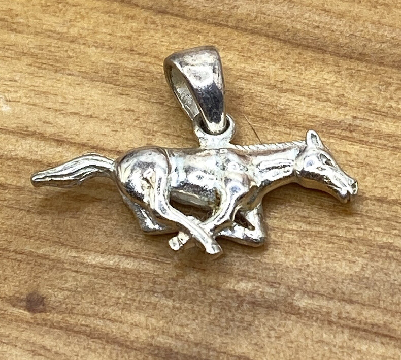 VINTAGE STERLING SILVER RUNNING HORSE EQUESTRIAN PENDANT