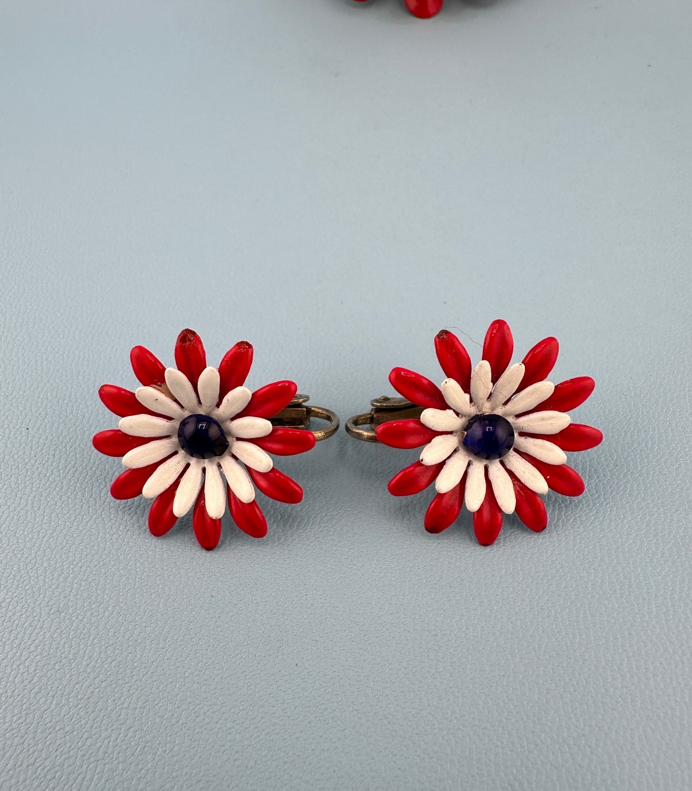Vintage Enamel Flower Brooch Earrings Set Red White Blue Daisy Mod Retro 60s