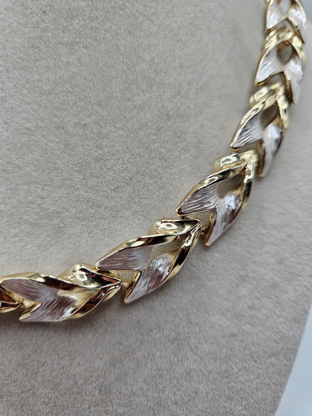 VINTAGE Gold and Silver Two-Tone Textured Articulated Leaf Link Choker Necklace