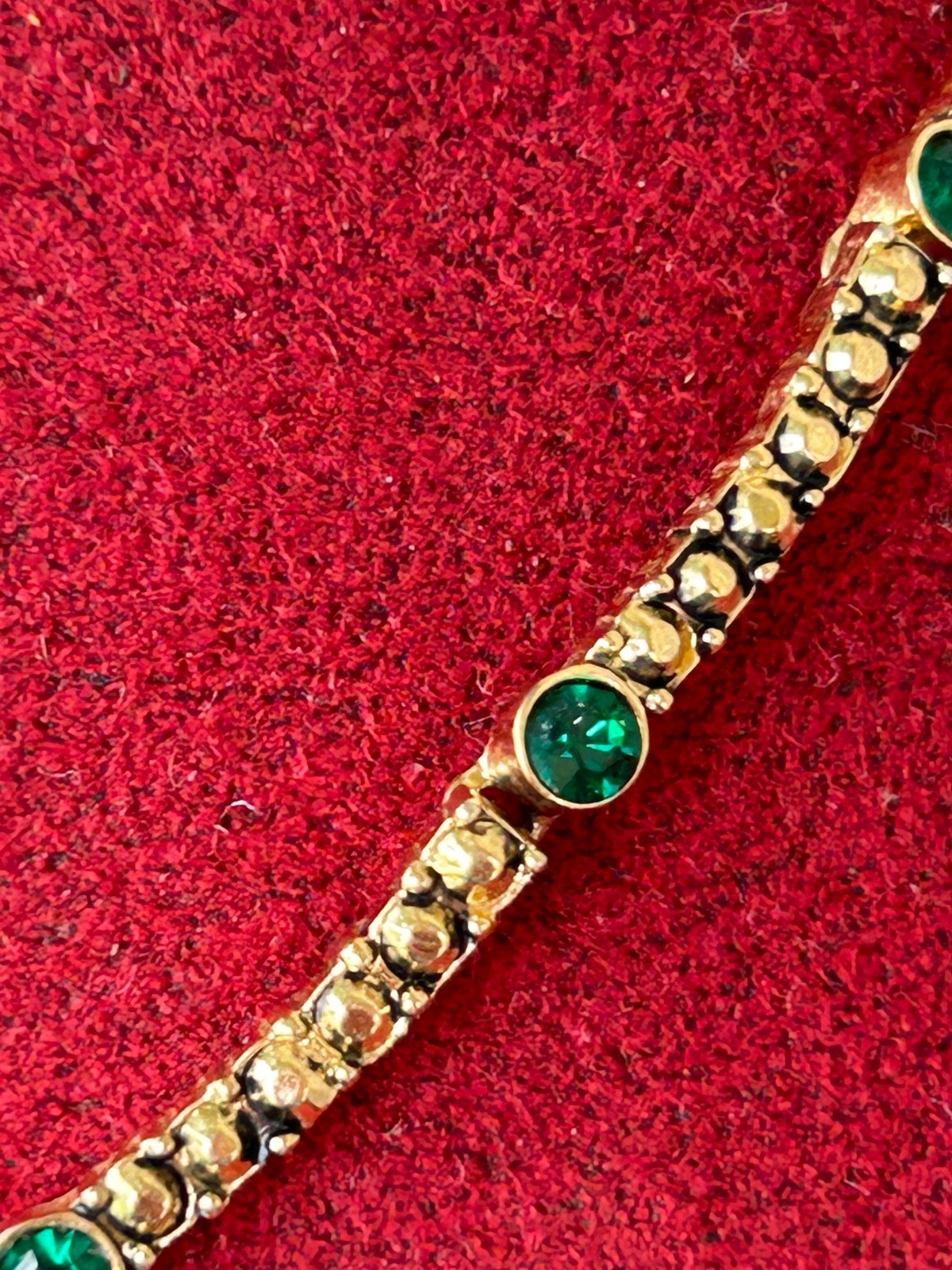 Vintage MONET Gold Tone Choker Necklace Tear drop Green Gemstone Emerald-Like