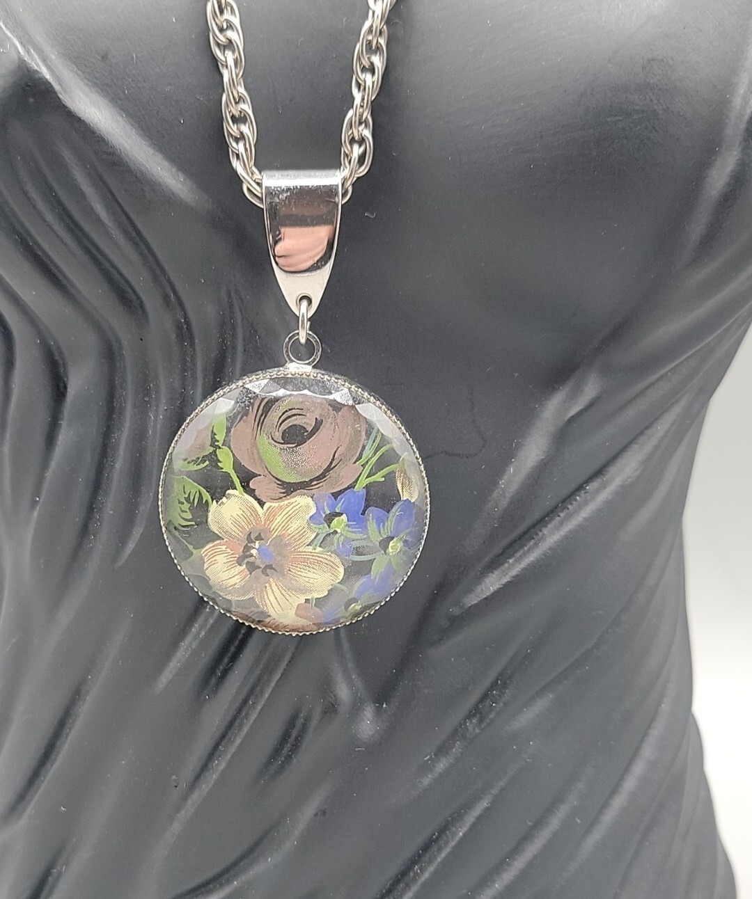 Vintage 1950s Handpainted Floral Pendant Necklace 24″ Silver Tone Chain