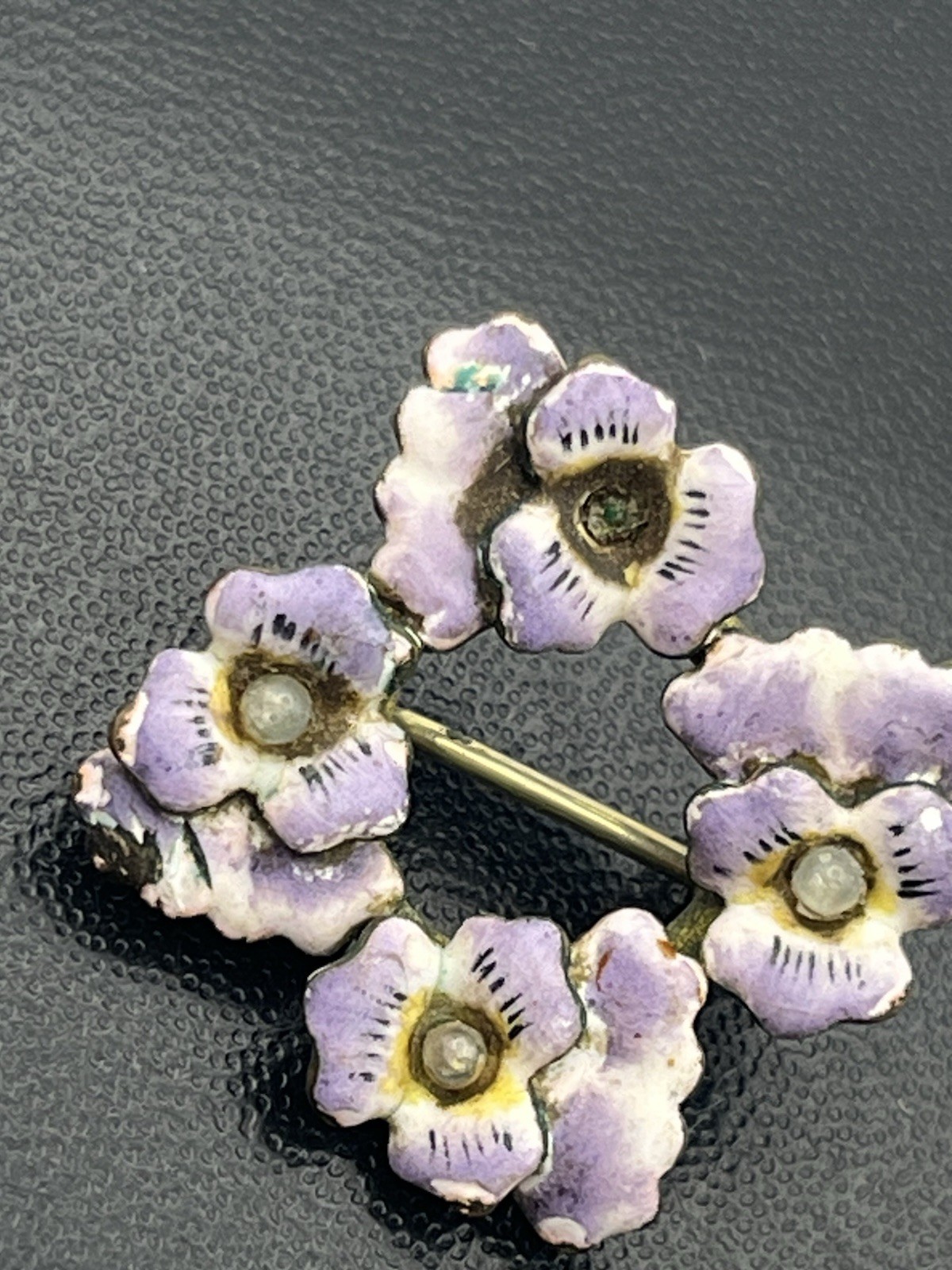 Art Nouveau purple enamel pansy flower gold tone vintage brooch pin faux pearl