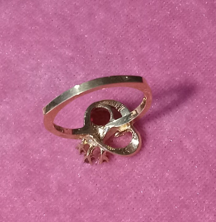 14K Yellow Gold Swirl Ribbon Bow Ring size 6.5 with Red stones 3.4 G Retro style