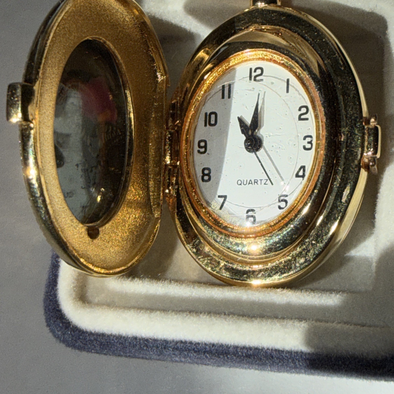 Vintage Quartz EtchedPocket Watch / Pendant Locket Gold Tone