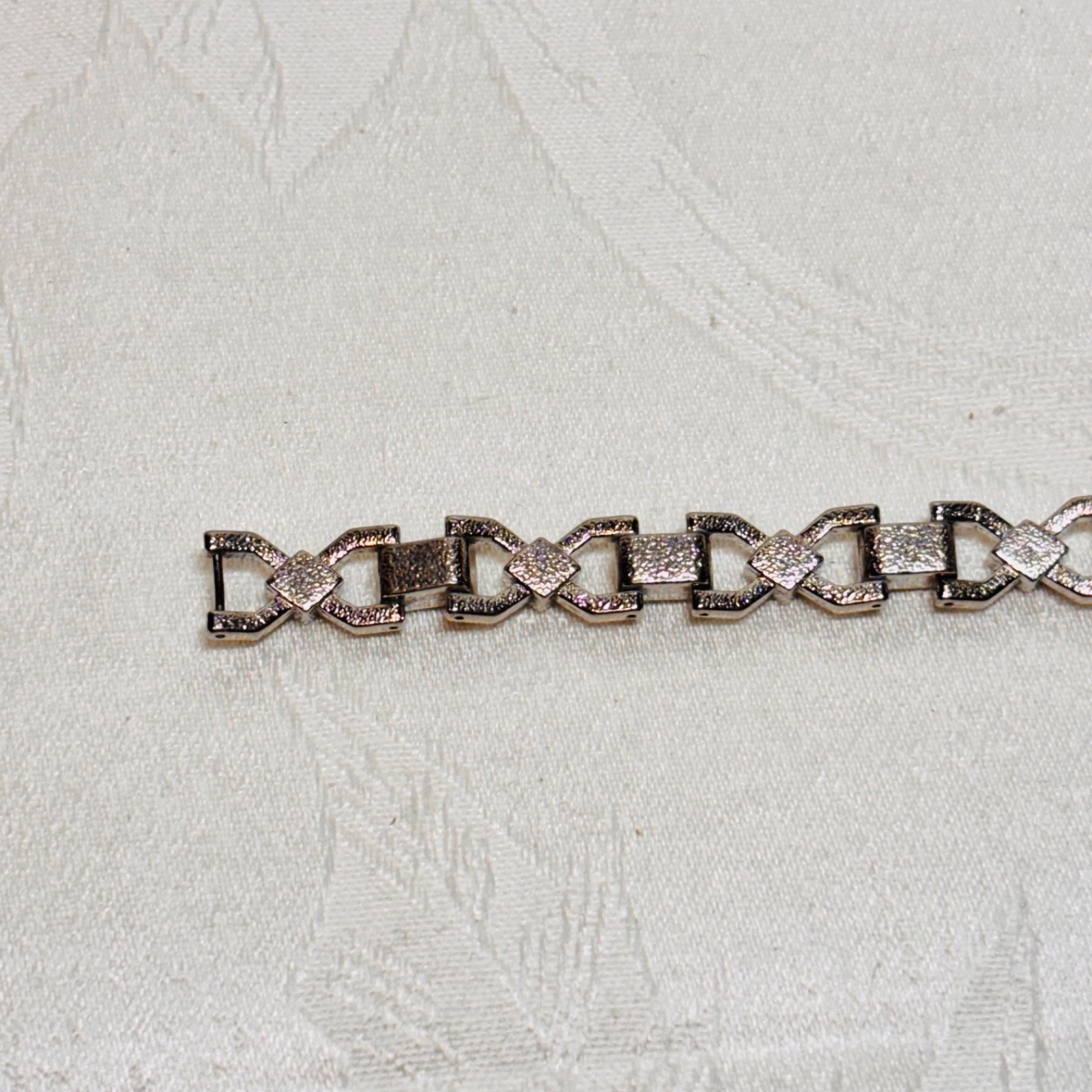 BRACELET black enamel faux gem silvertone metal fold over clasp vintage 6 3/4″ c