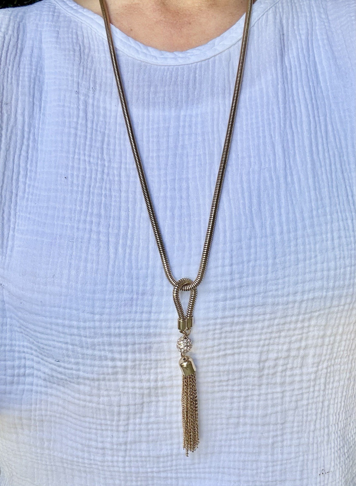 Vintage GUESS Gold-Tone Snake Chain Tassel Lariat Necklace – 1980s/1990s Glam