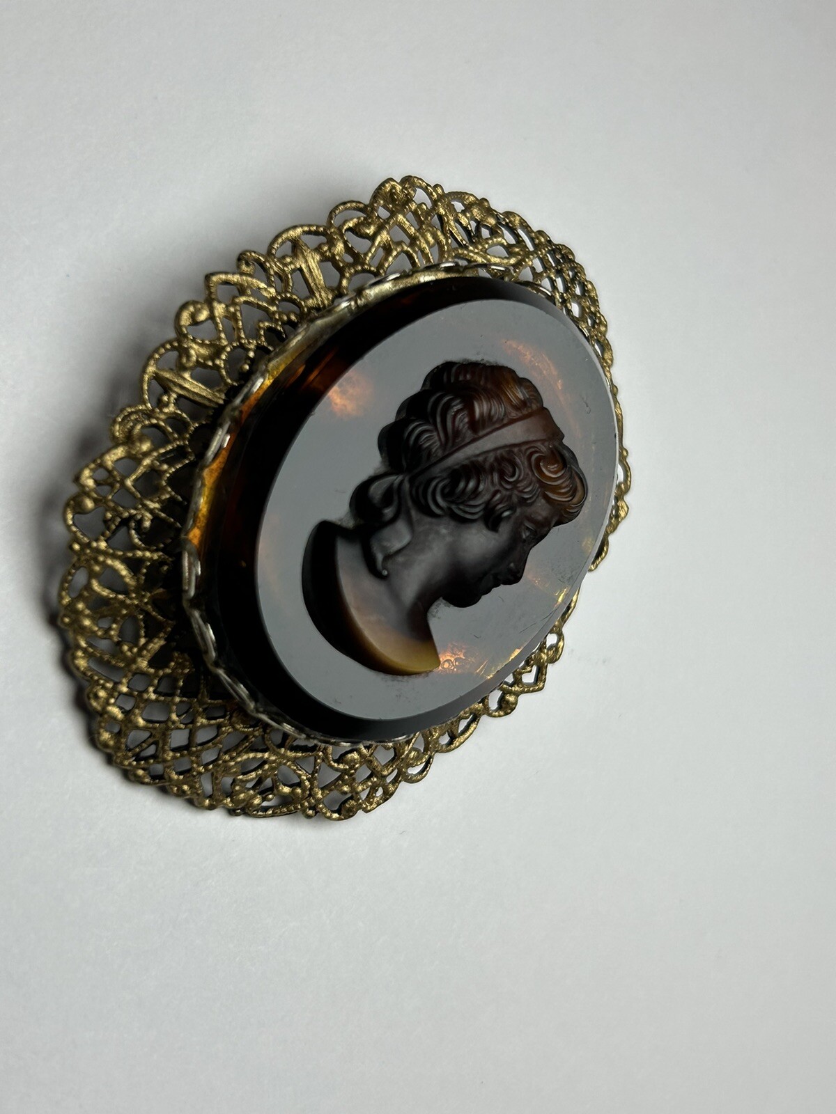 Vintage – Beautiful Brown Cameo With Gold Tone Filigree.