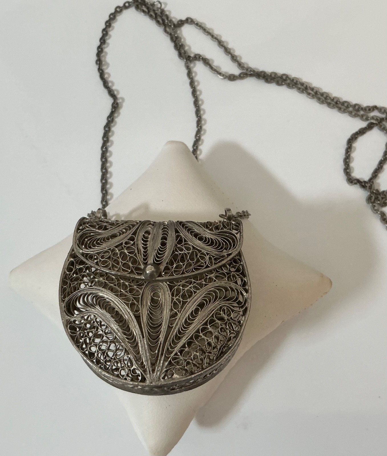 VTG Silver Filigree Coin Purse on 30″ Chain..Beautiful & Delicate