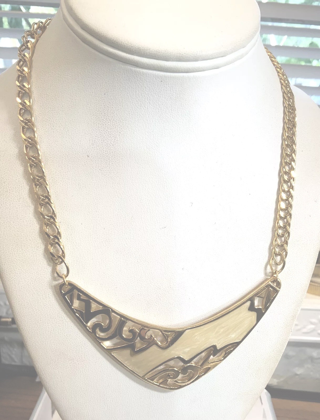 Vintage 1970s Gold Tone Cream Enamel Necklace 20” 1 1/4” Drop