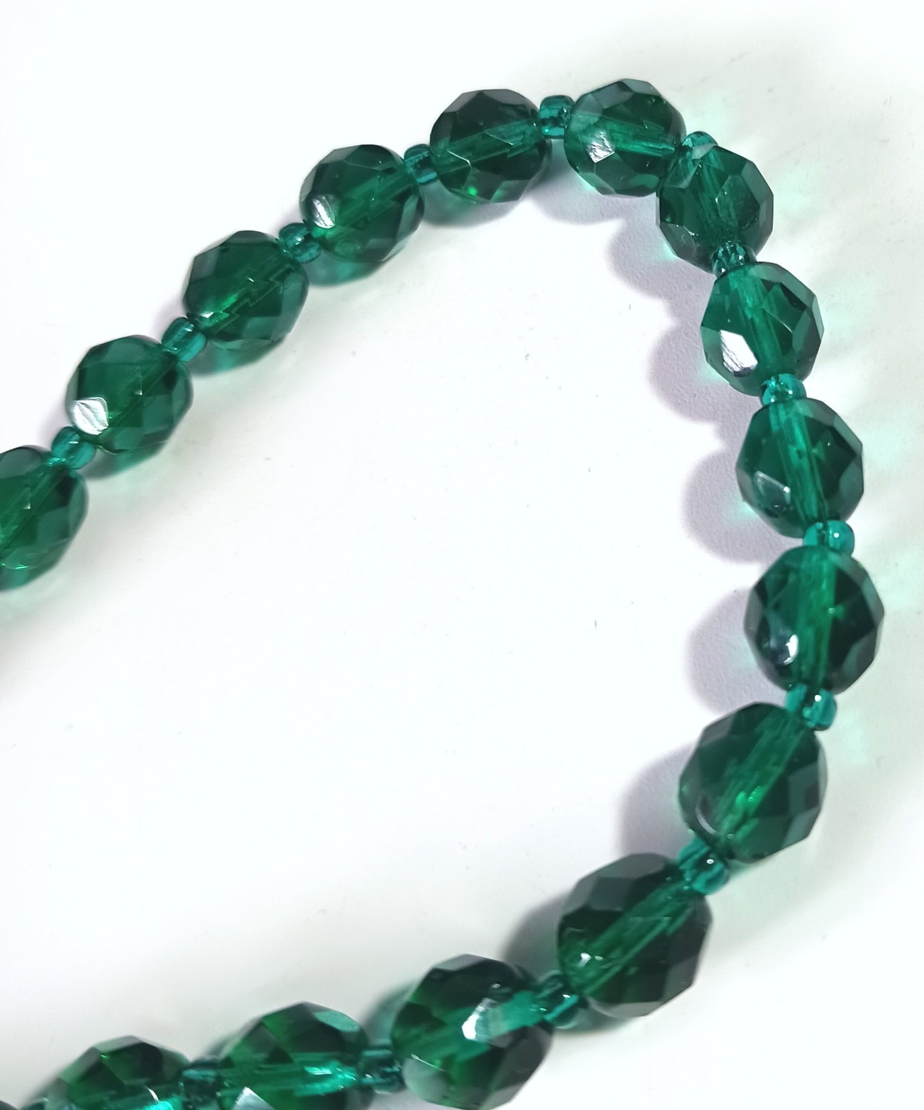 Vtg (Antique?) Emerald-Green Crystal Glass Bead Necklace 35″