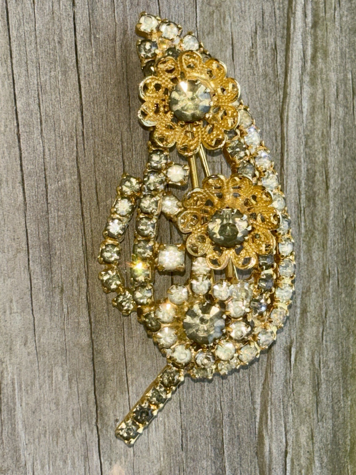 Vintage Matching Brooch And Earrings Set Shiny Sparkling Gold Tone Set