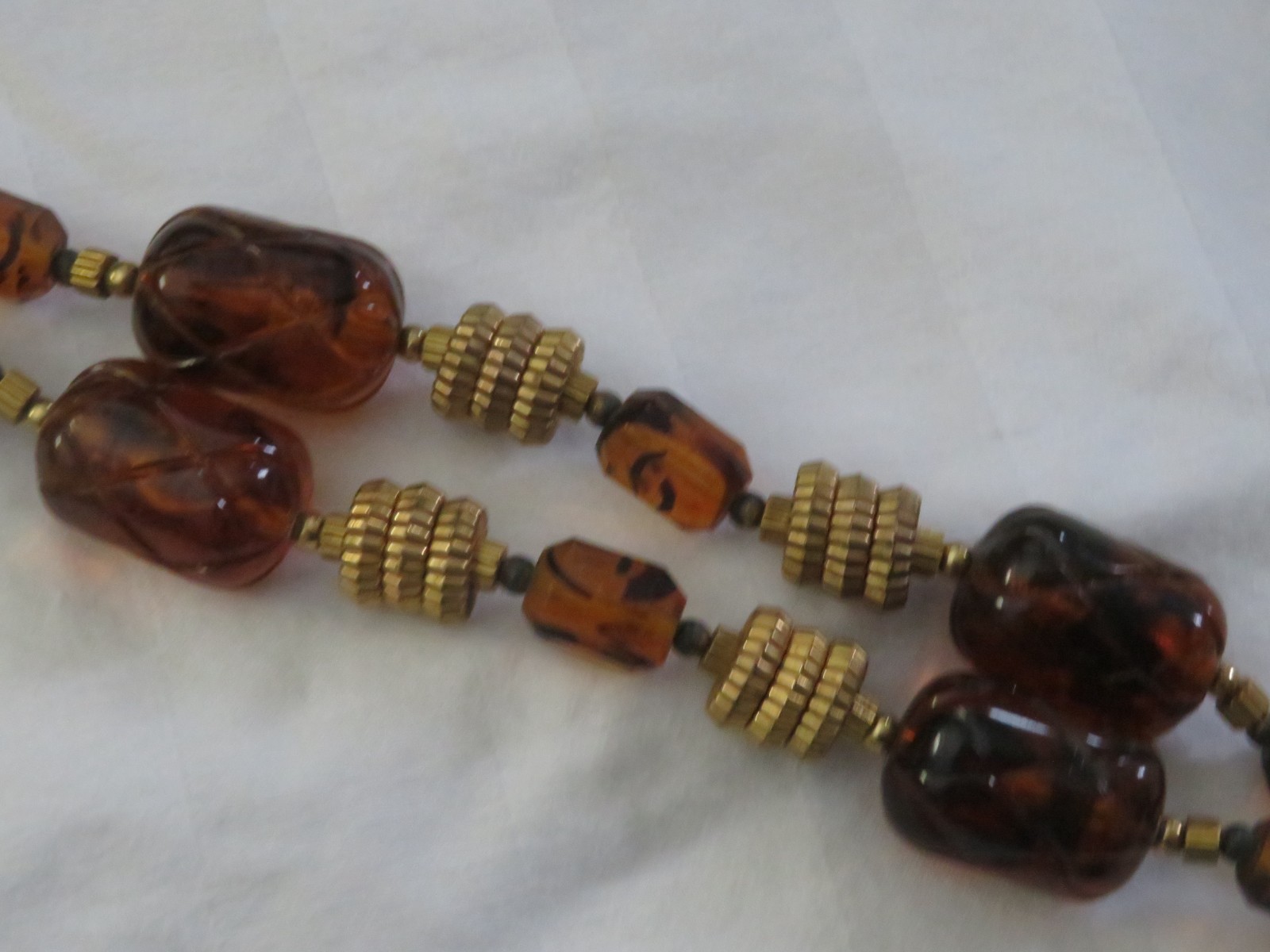 VINTAGE CARVED BERYL STONE CIRCA 1950’S NECKLACE UNIQUE