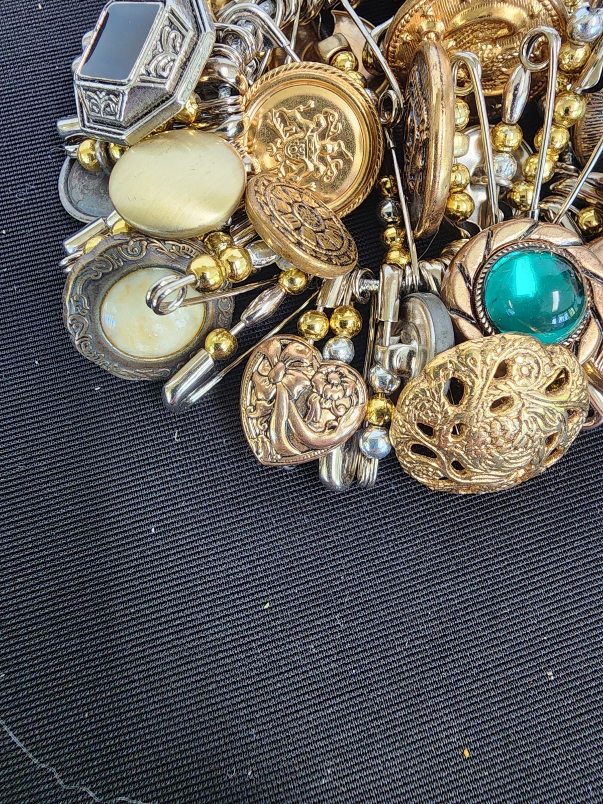 Vintage Buttons Or A Boho Costume Jewelry Charm Bead Women’s Stretch Bracelet