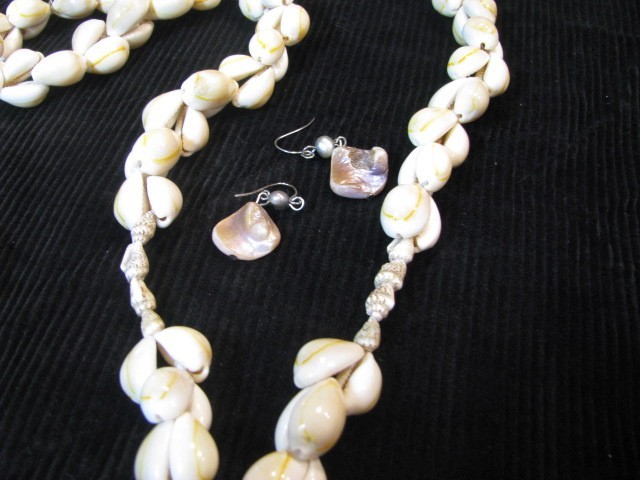 LOT S13 – 7 pc NATURAL LONG SEA SHELL JEWELRY with ARTISAN FLARE Flower puka
