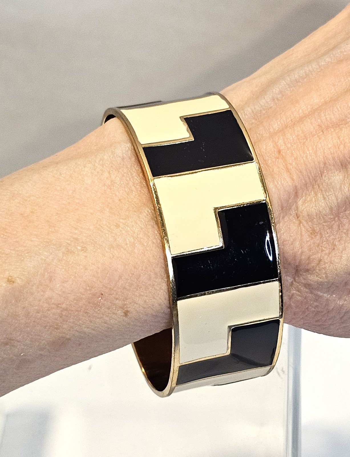 LAMB Gwen Stefani bangle bracelet black and cream enamel