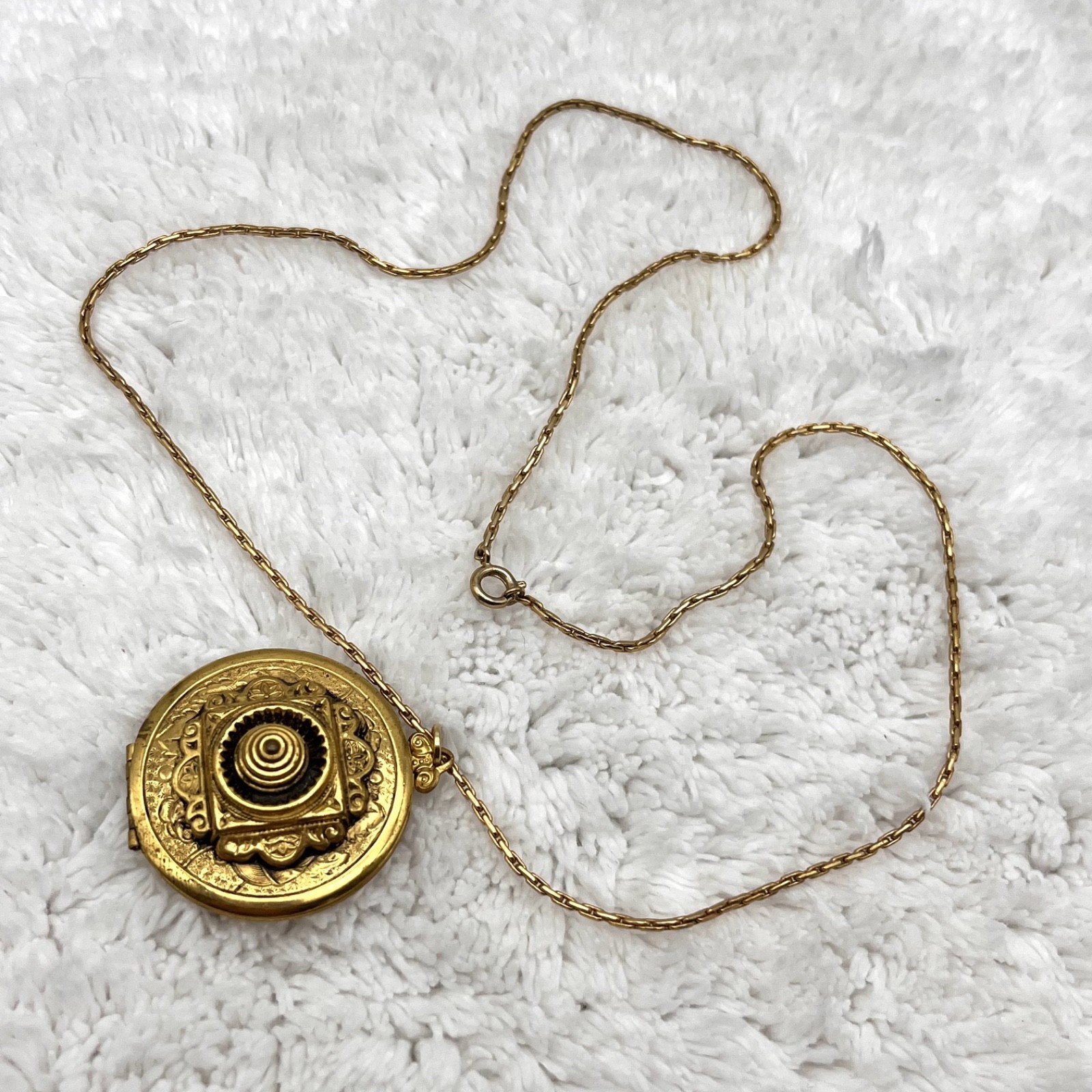 Vintage Victorian Style Locket Pendant Necklace Engraved Floral Flower Motif