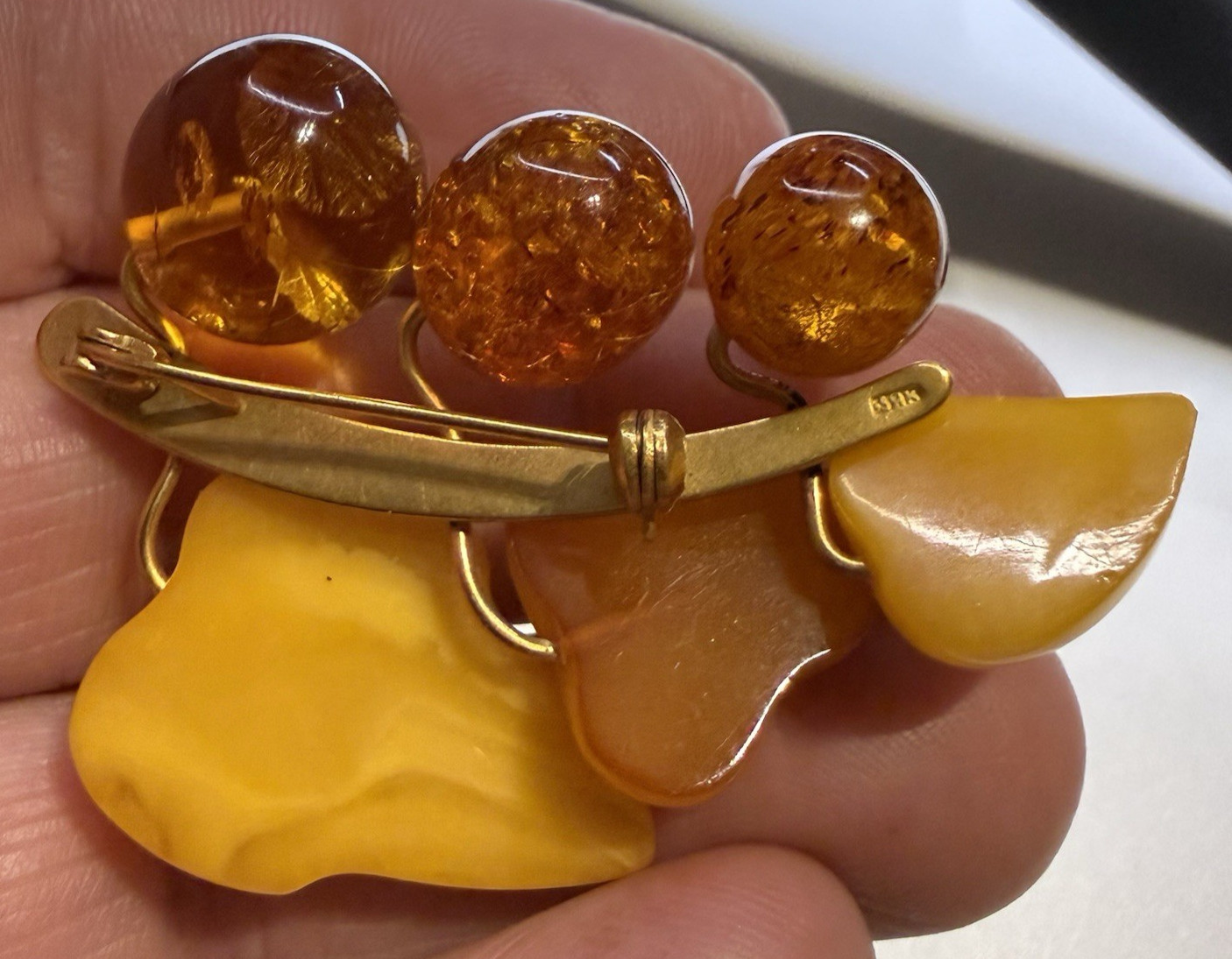 Vintage Russian 9RK Gold Tone Baltic Butterscotch Honey Amber Brooch Pin