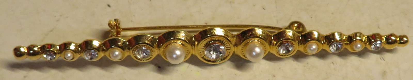 Vintage UnSigned Rhinestone Gold Faux Pearl Gold Tone Brooch Pin 3” Fashion GUC
