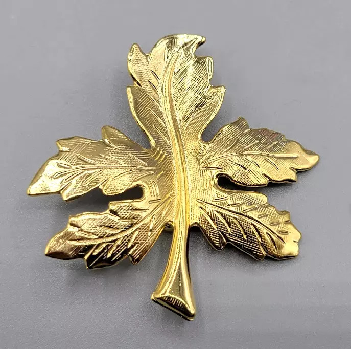Vintage Gold Tone Metal Autumn Leaf Leaves Fashion Jewelry Brooch Pin Not Signed