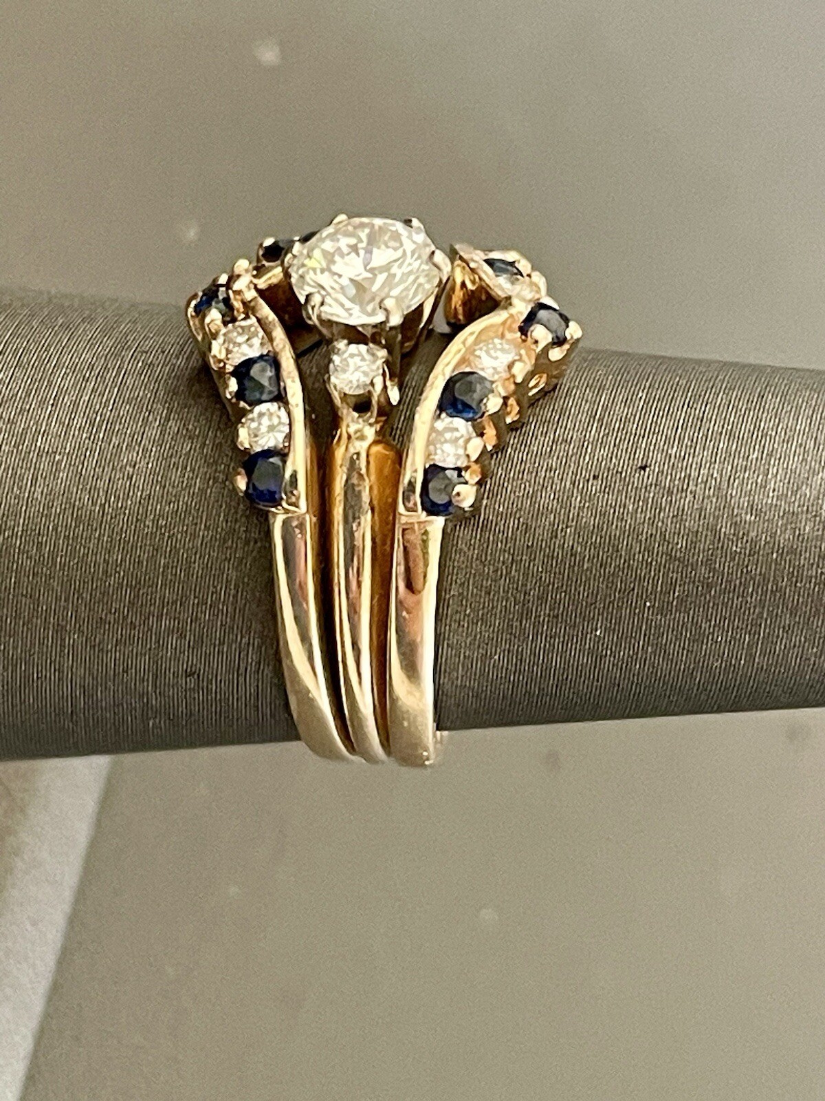 14KT Yellow Gold Sapphire and Diamond Ring. Size 5.75(BU8)
