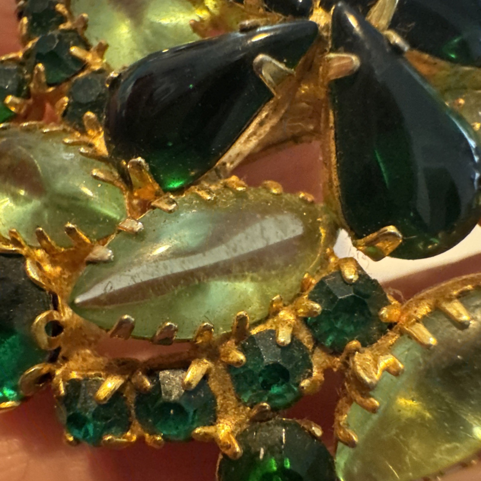 Vtg Emerald Greens, Light Greens Goldtone Pin Brooch