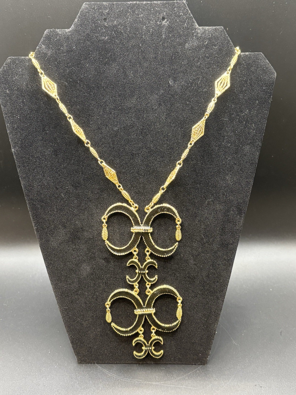 ⁠Vintage Etruscan Revival Black/Gold Enamel Double Crescent Pendant Necklace 20″