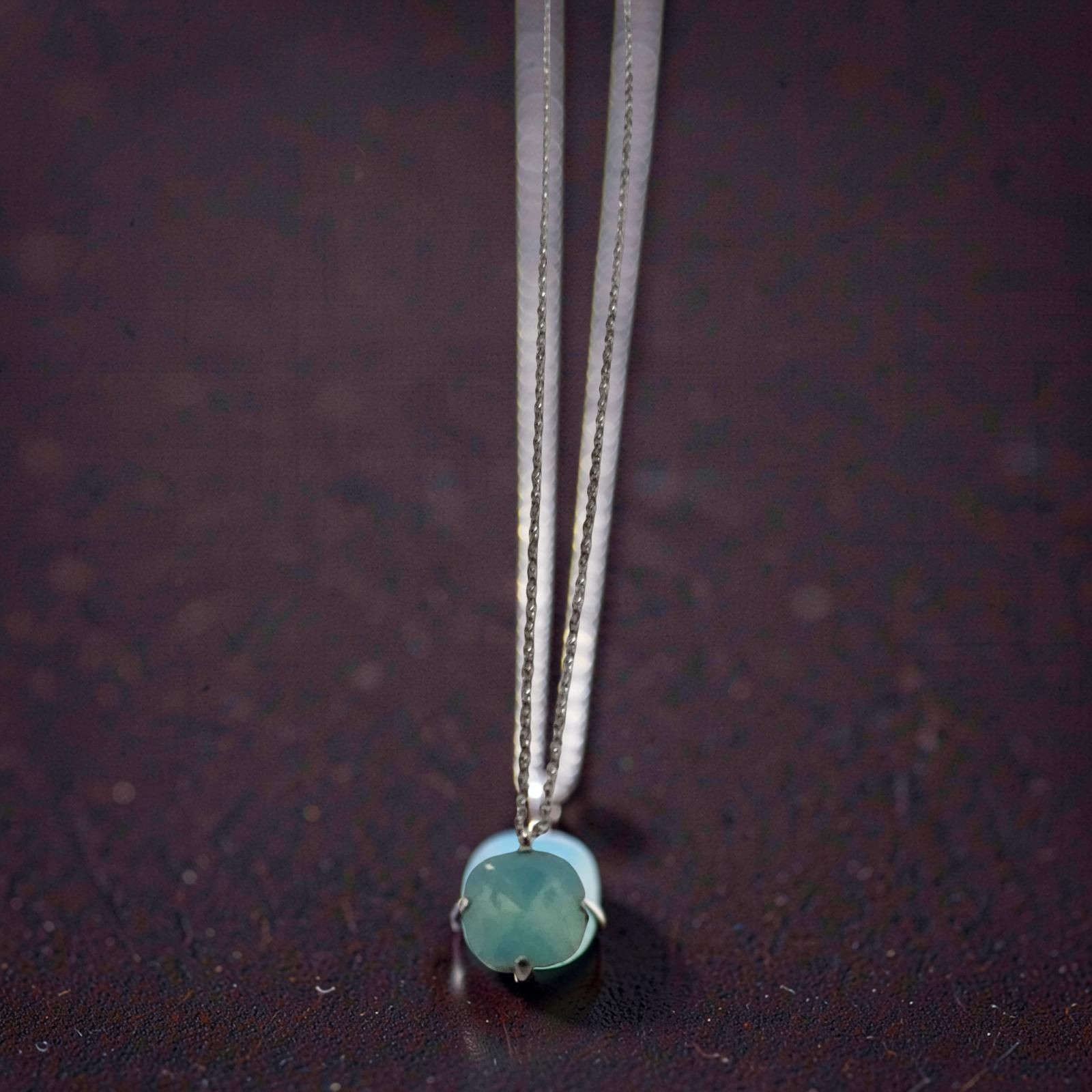 Vintage Kriker de Jewelry Co Beautiful Moonstone 9.5″ necklace.