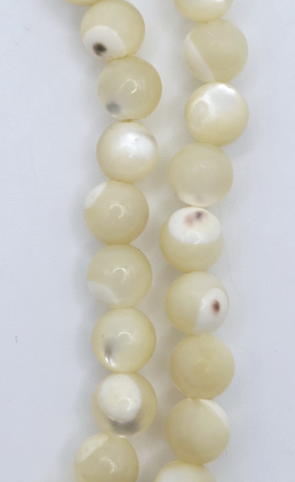 Vintage Mother of Pearl Beaded Strand Necklace 16″ Cream White MOP Choker Brass