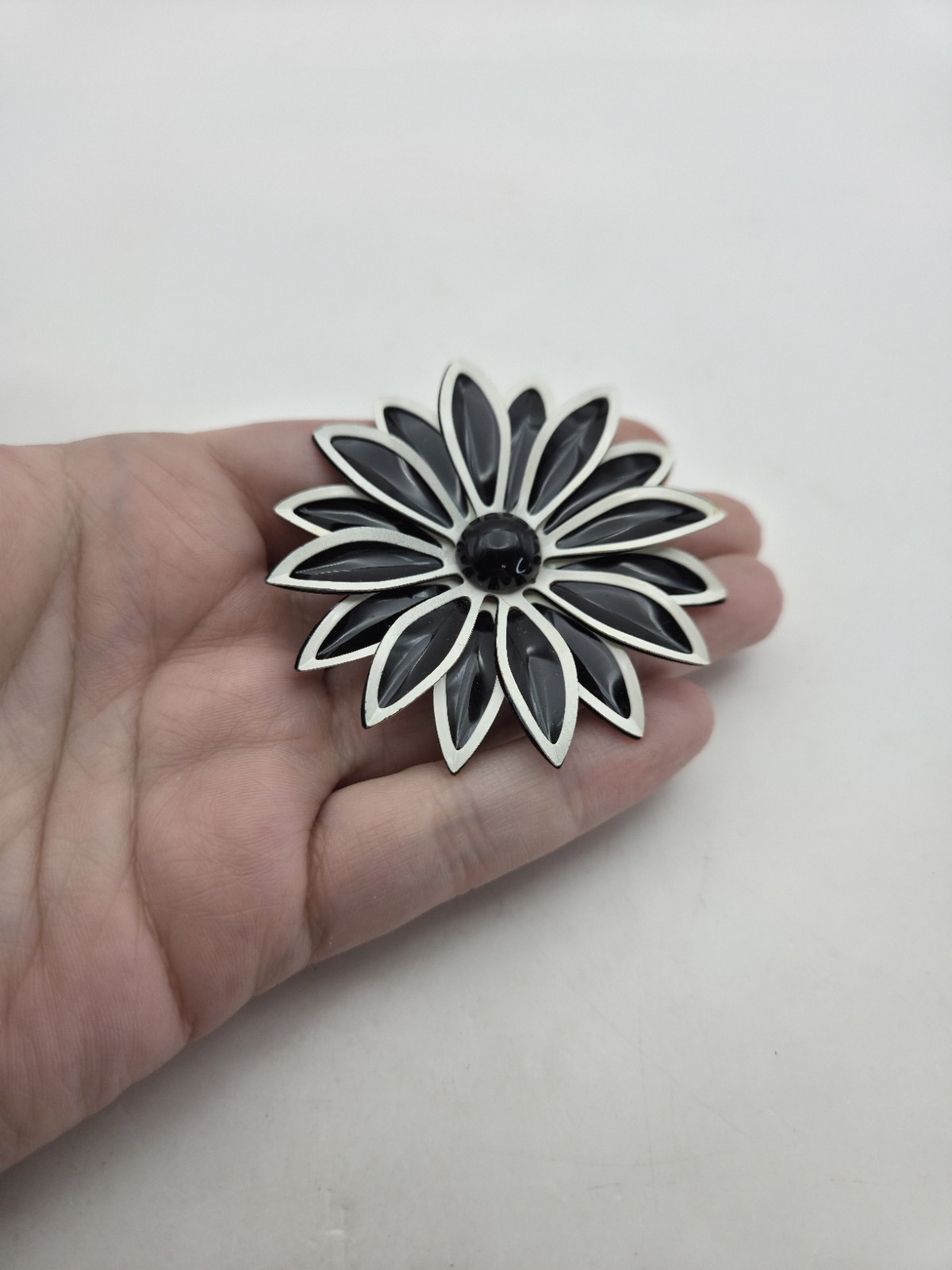 Vintage White Black Enamel Flower Brooch Mid Mod Pin 2.5″ Floral Monochrome