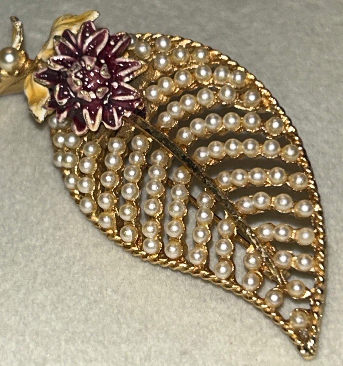 Vintage BSK Faux Seed Pearl Purple Enamel Flower Leaf Brooch Gold Tone 1950’s