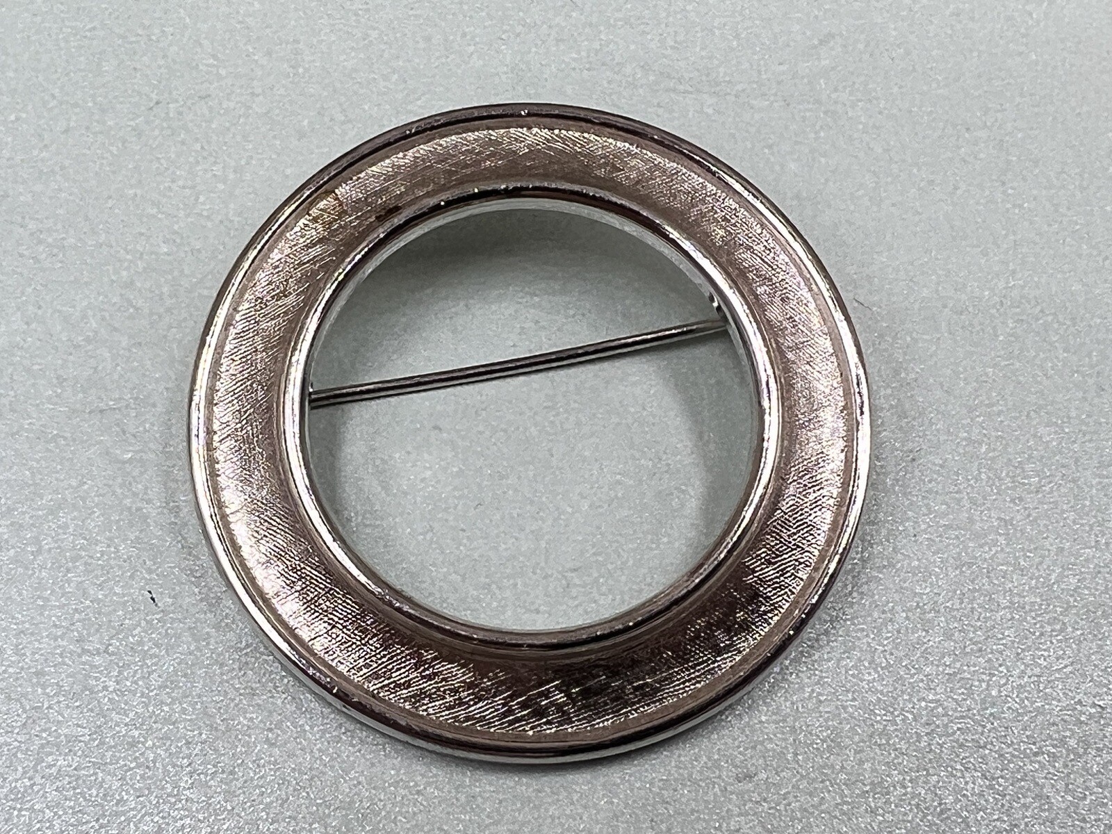 VTG. CROWN TRIFARI BRUSHED SILVER TONE CIRCLE OF LIFE BROOCH 1.53”