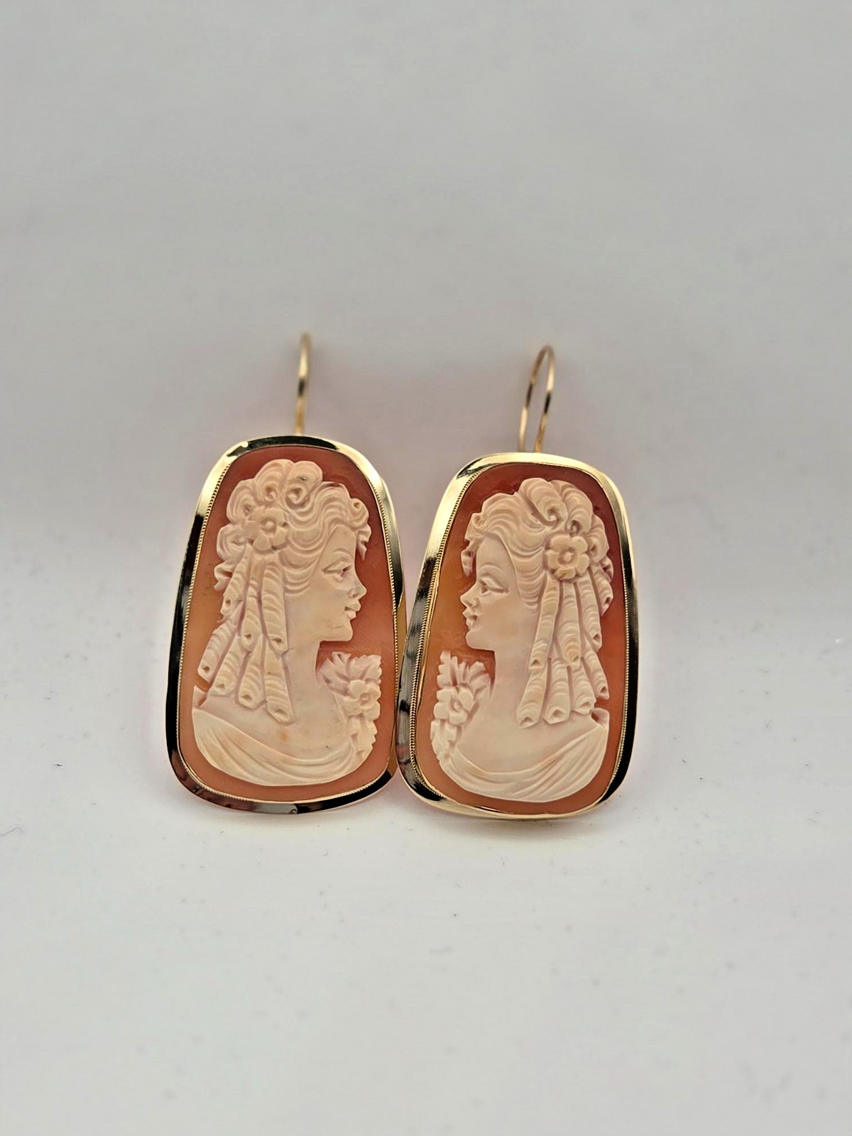 Vintage 14K Gold Italian Shell Cameo Earrings Lady Portrait Estate