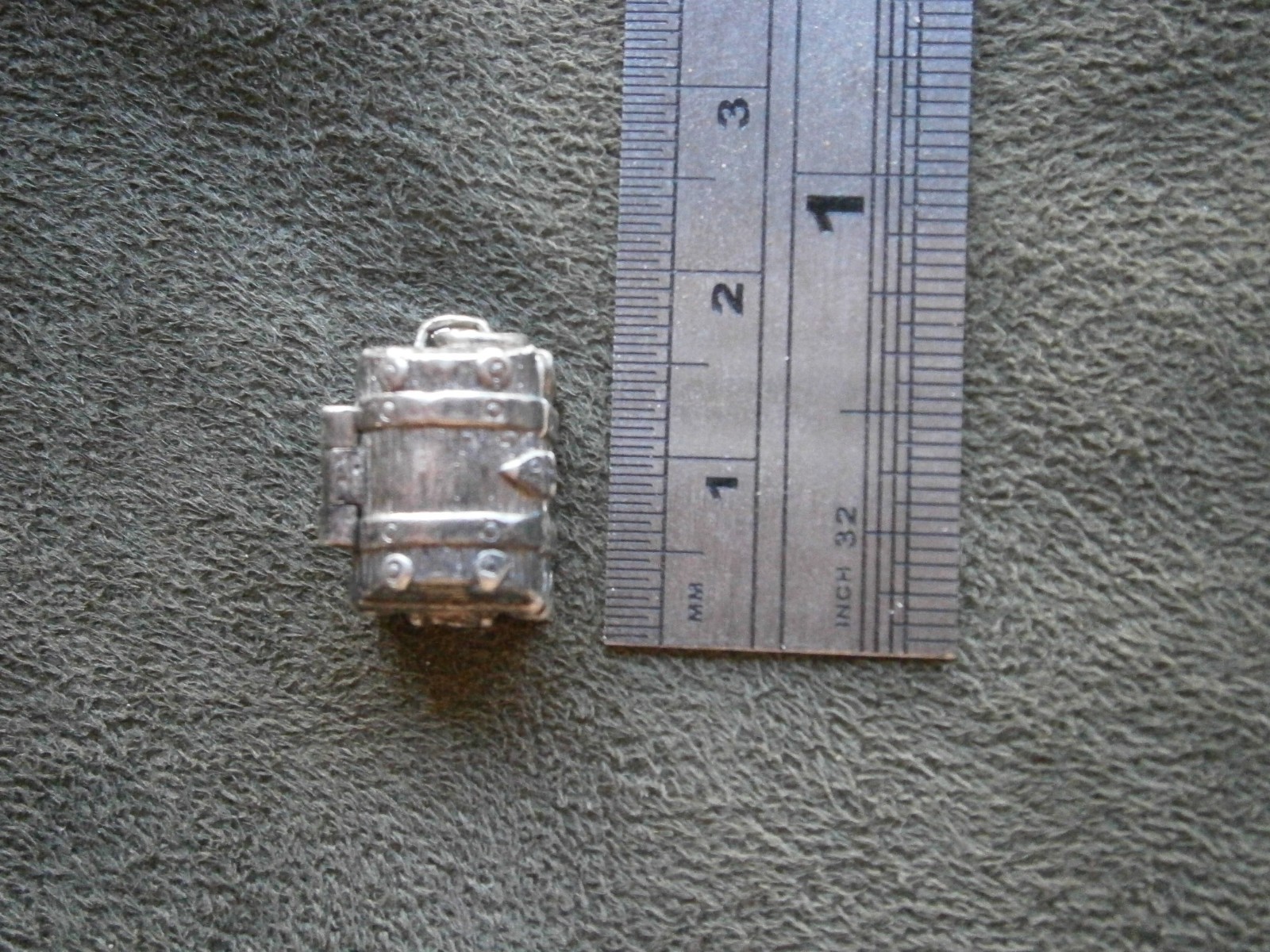 Opening Treasure Chest Vintage Sterling Silver Bracelet Charm Pendant 5.0g