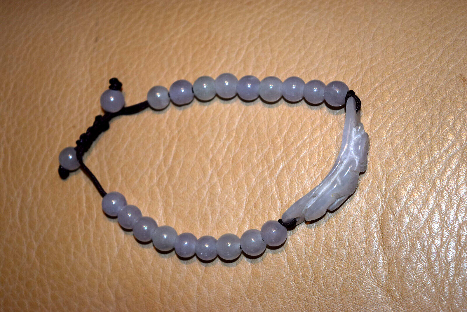 jade vintage women’s bracelet , very light lavender color, great pre-owned