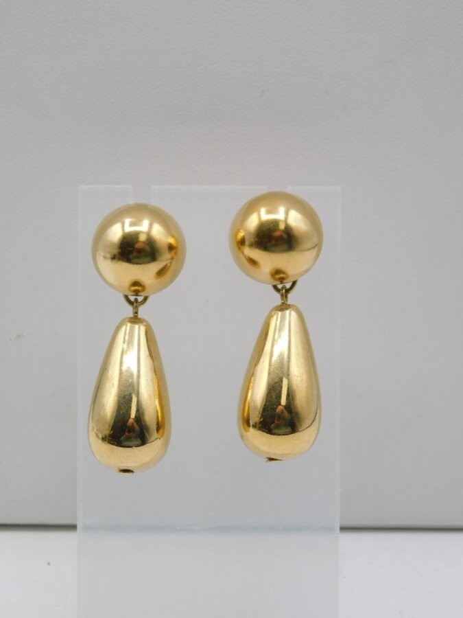 A33-VINTAGE PIERCED EARRINGS~GOLD TONE~DANGLE~CLASSIC LOOK~1.5″ DROP