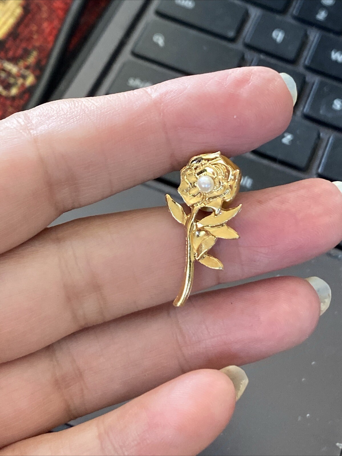 Vintage Rose W Faux Pearl Hat LAPEL PIN • TIE TACK