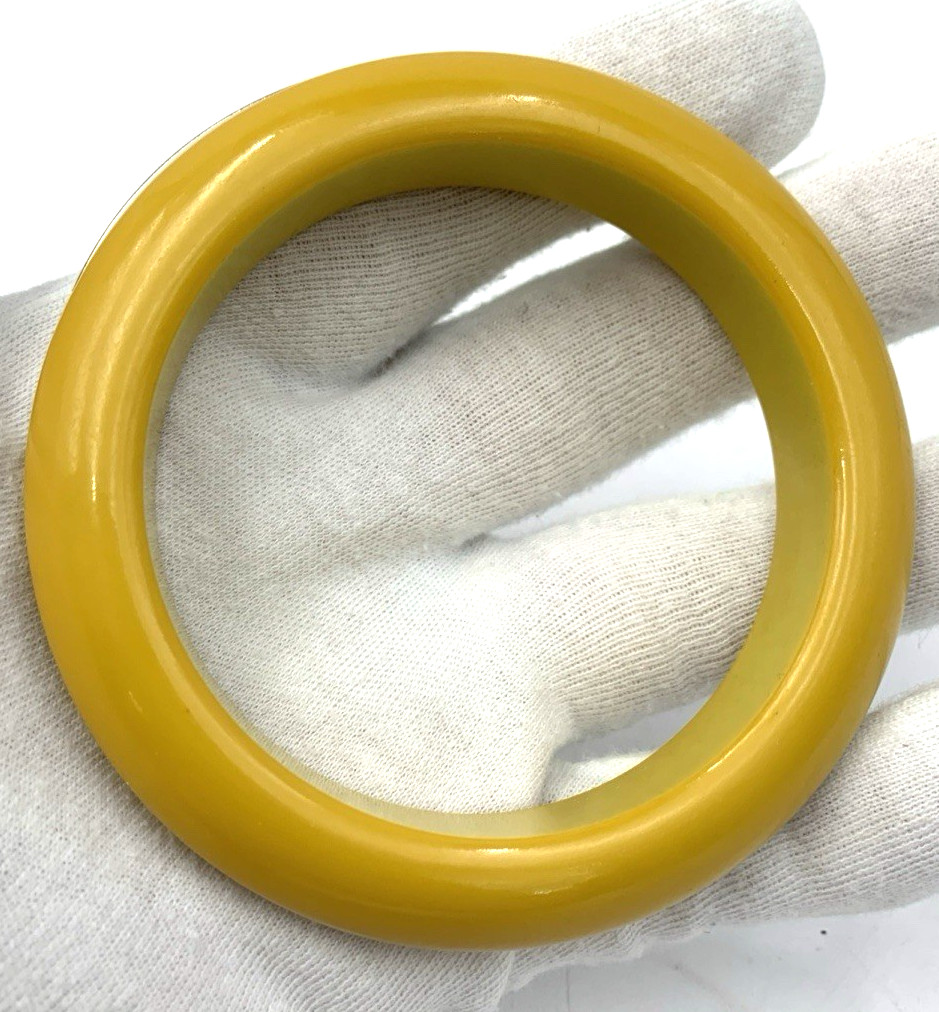 VTG 15.6 mm Wide BAKELITE 8″ Round Bangle Bracelet Mustard Yellow Metal Accent