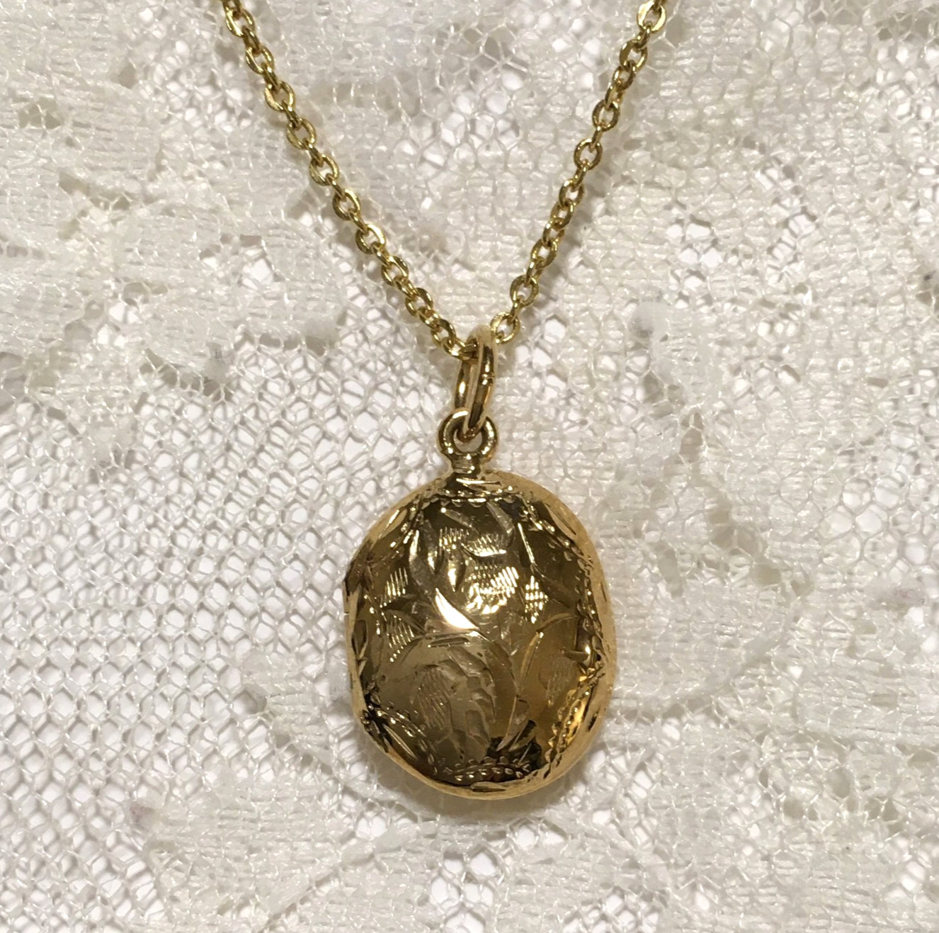 Vintage Locket Pendant Neckla Engraved Flower Oval Gold Tone Sterling Silver 925