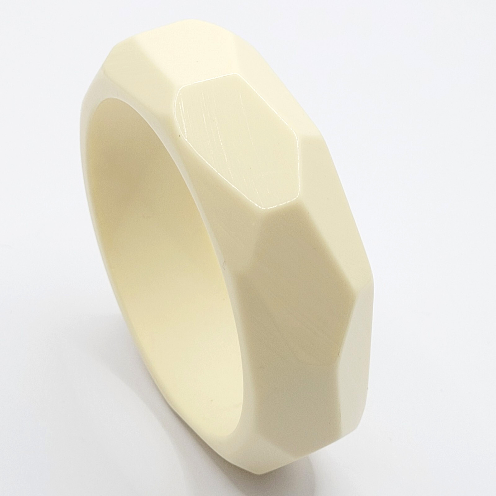 Vanilla Cream Off White Odd Angle Facet Acrylic Chunky 1980s Bangle Bracelet