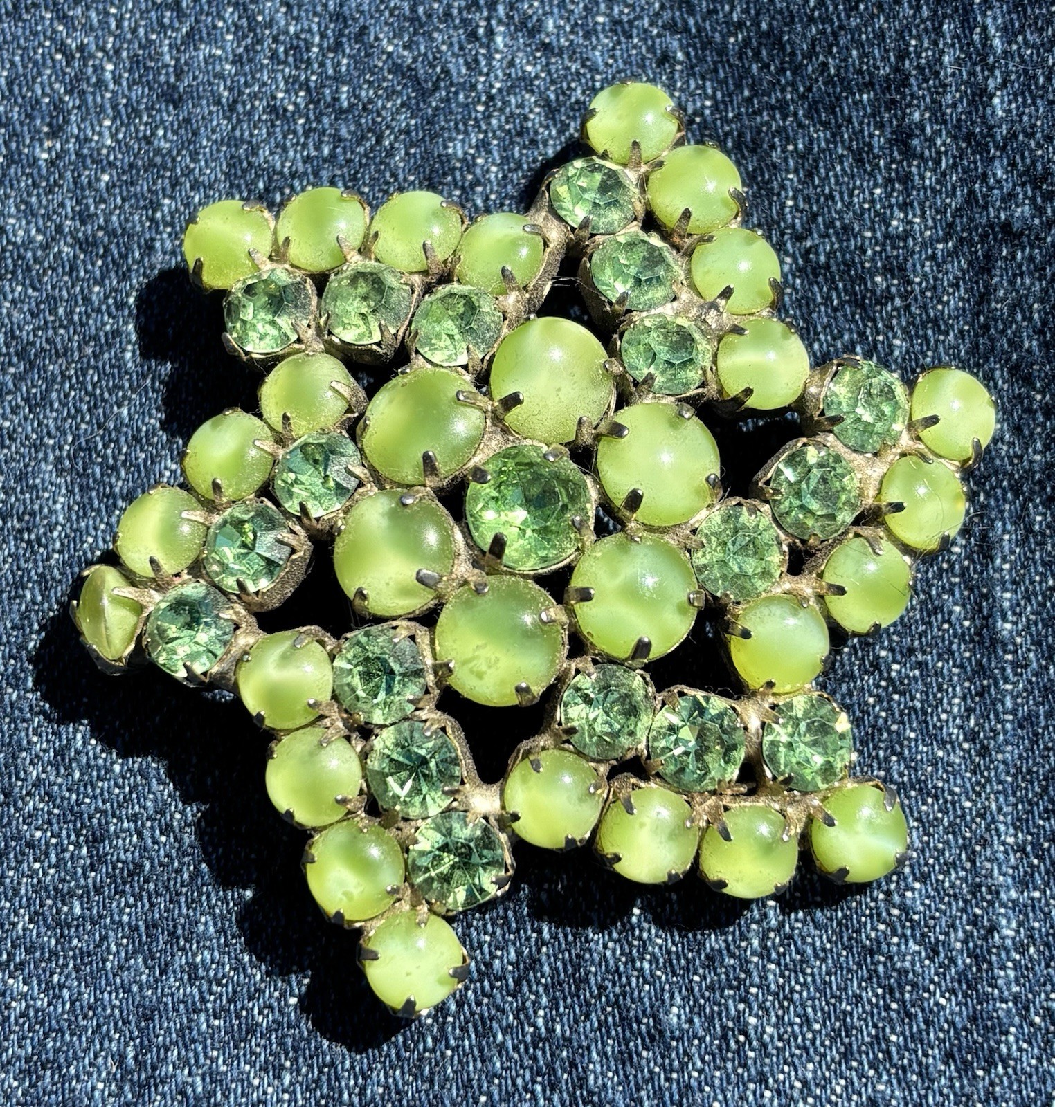 Stunning Vintage Green Brooch and Earrings Set. Excellent Condition