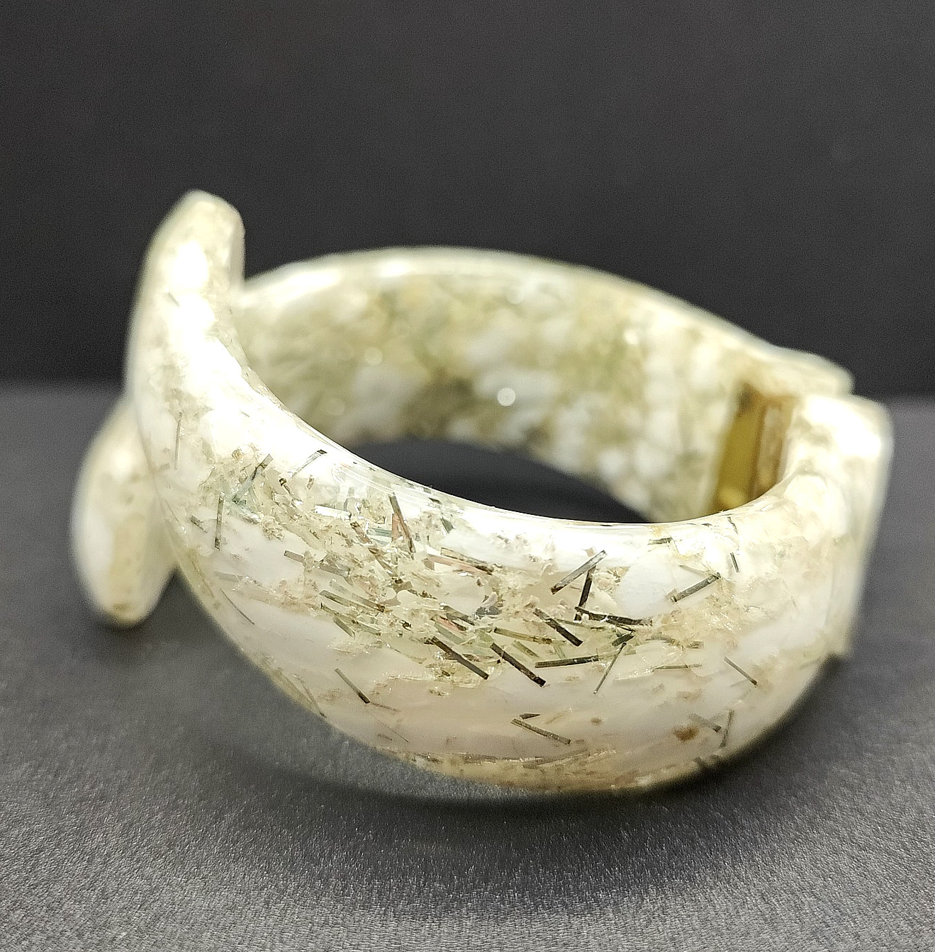 Vintage MCM 1950s Bypass Hinged Clamper Lucite Bracelet White Sparkly Confetti