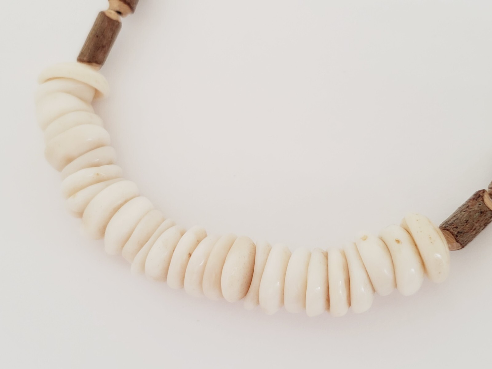 Neat Handmade Vintage Puka Shell & Wood Bead Necklace – 20″