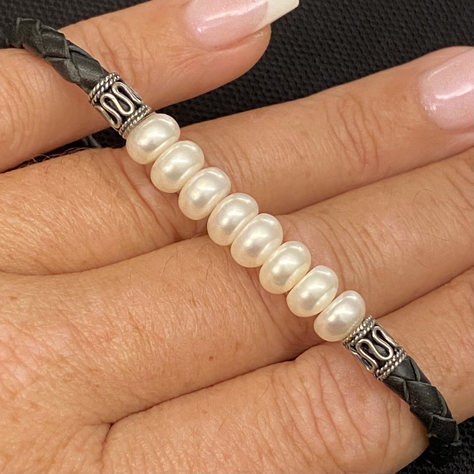 BEAUTIFUL ESTATE STERLING SILVER BUTTON PEARL LEATHER CORD BRACELET 7 3/4” LONG