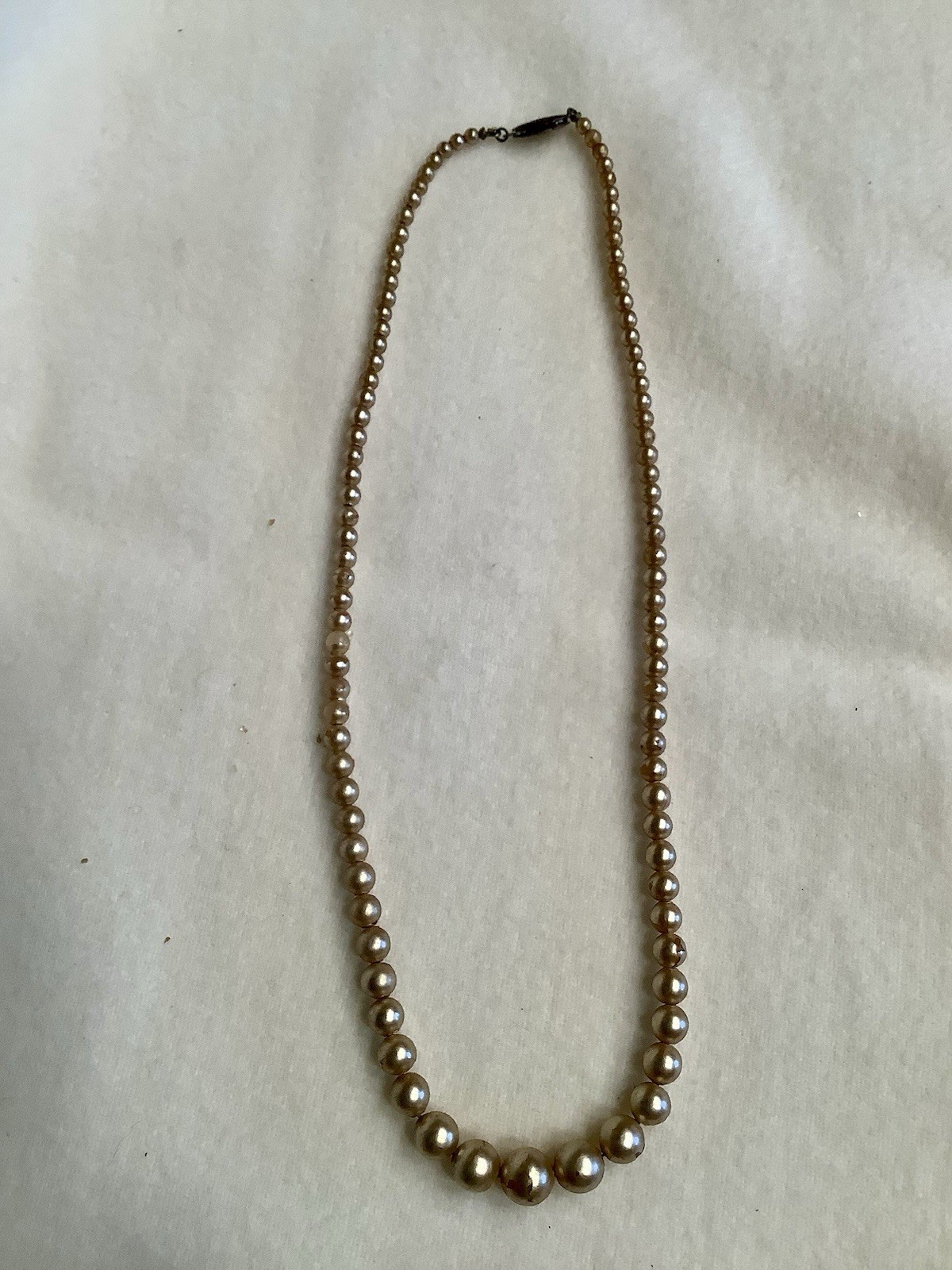 Vintage 16 inch Single Strand Faux Pearl Necklace With Fish Hook Clasp