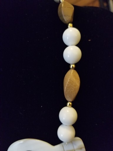 Vtg 60s Cream & Faux Wood Lucite Bead Real Shell Pendant Necklace 16 Inches