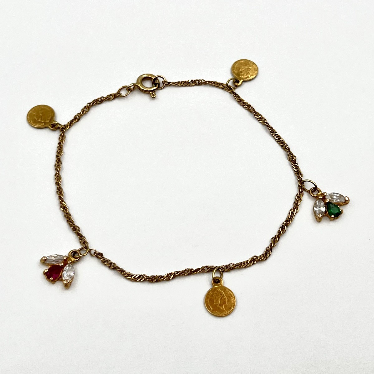 17k/18k Gold Simulated Ruby Emerald CZ Vtg Coin Style Charm Bracelet (LO1011755)